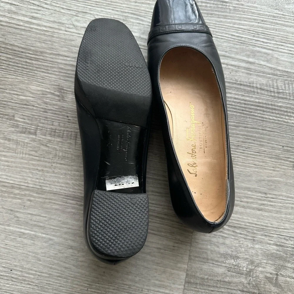Restored Salvatore Ferragamo Women's Black and Flats Sz 6.5 runs like 6